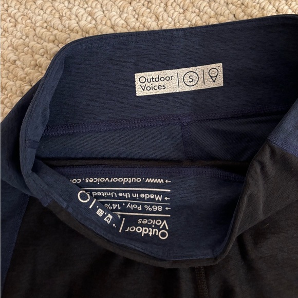 OUTDOOR VOICES Warmup 3/4 Leggings in Navy and Black Size Small - Picture 5 of 9